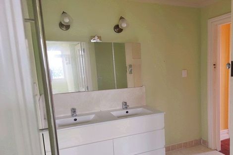 Photo of property in 2/5 Forrest Road, Milford, Auckland, 0620