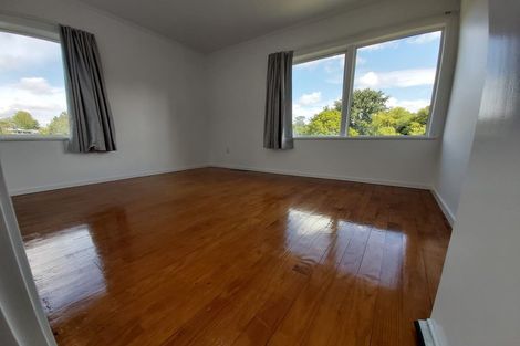 Photo of property in 11 Emirau Place, Glenfield, Auckland, 0629