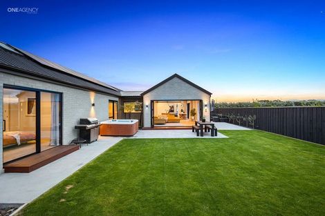Photo of property in 12 Oakville Close, Rangiora, 7400