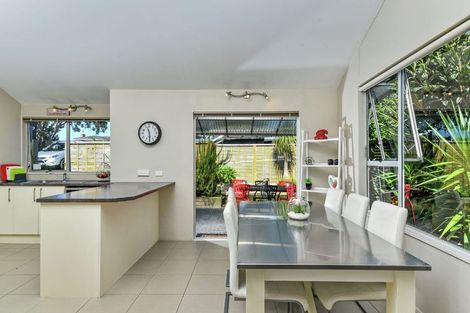 Photo of property in 1/305 East Coast Road, Mairangi Bay, Auckland, 0630