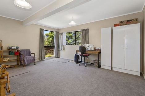 Photo of property in 14 Cullen Place, Tawa, Wellington, 5028