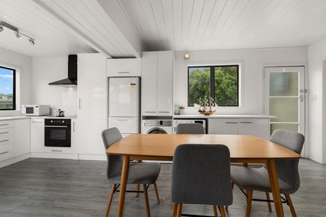 Photo of property in 82 Browns Bay Road, Rothesay Bay, Auckland, 0630