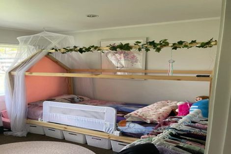 Photo of property in 1/1 Ballater Place, Highland Park, Auckland, 2010