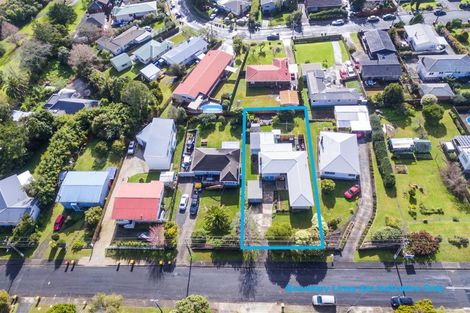 Photo of property in 70 Sylvan Crescent, Te Atatu South, Auckland, 0610