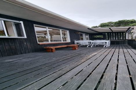 Photo of property in 38 Deverell Place, Northcross, Auckland, 0632