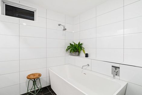 Photo of property in 6 Mollyhawk Place, Birkenhead, Auckland, 0626