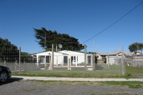Photo of property in 12 Himatangi Street, Himatangi Beach, Foxton, 4891