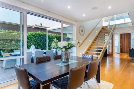 Photo of property in 4a Rothesay Bay Road, Rothesay Bay, Auckland, 0630