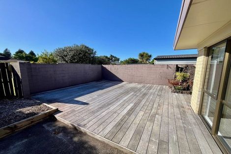 Photo of property in 2/24 Beaumaris Way, Conifer Grove, Takanini, 2112