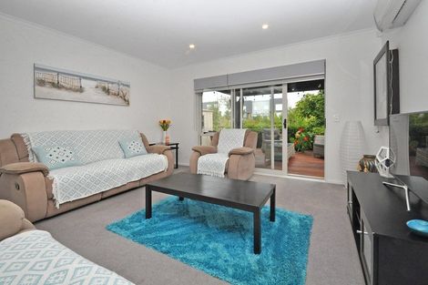 Photo of property in 11 Mahinga Lane, Massey, Auckland, 0614