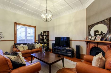 Photo of property in 12 Weymouth Street, New Plymouth, 4310