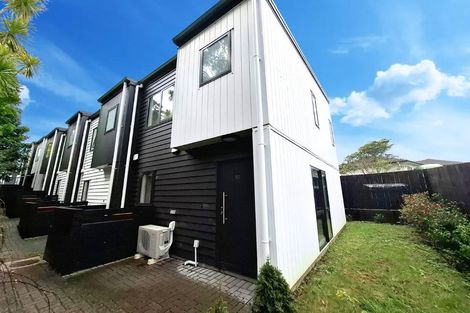 Photo of property in 10/47 Awaroa Road, Sunnyvale, Auckland, 0612
