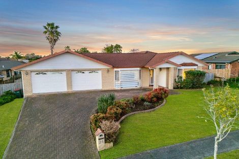 Photo of property in 21 Lothian Brae, Wattle Downs, Auckland, 2103