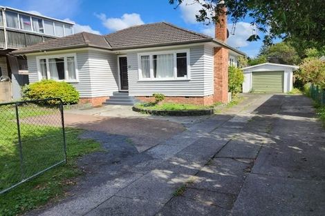 Photo of property in 4 Queen Mary Avenue, New Lynn, Auckland, 0600