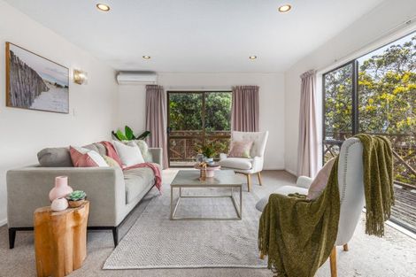 Photo of property in 16 The Crowsnest, Whitby, Porirua, 5024