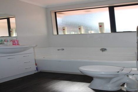 Photo of property in 169f Colwill Road, Massey, Auckland, 0614