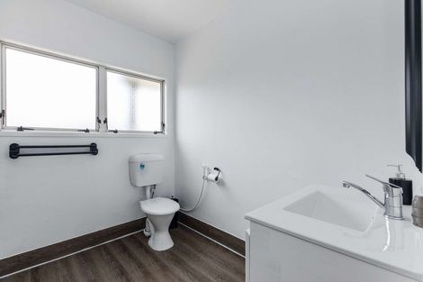 Photo of property in 15a Melleray Place, Randwick Park, Auckland, 2105