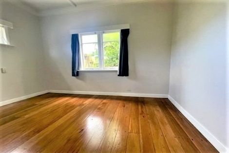 Photo of property in 70 Mckenzie Road, Mangere Bridge, Auckland, 2022