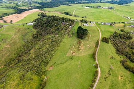 Photo of property in 421 Kiwitahi Road, Helensville, 0875