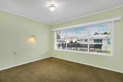 Photo of property in 1/42 Chartwell Avenue, Glenfield, Auckland, 0629