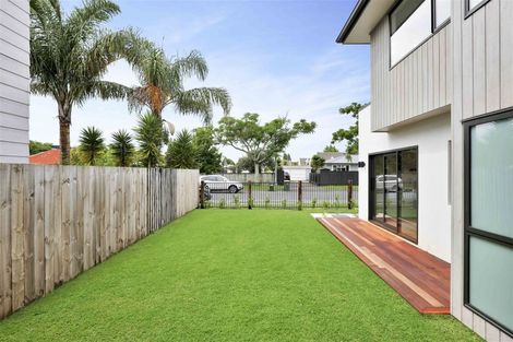 Photo of property in 4/64 Banbury Crescent, Fairfield, Hamilton, 3214