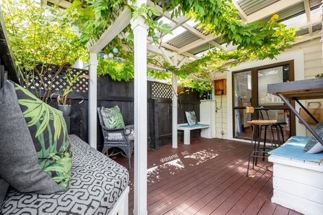 Photo of property in 18 Chaucer Road, Hospital Hill, Napier, 4110