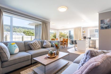 Photo of property in 10 Larsen Crescent, Tawa, Wellington, 5028