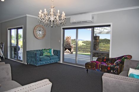 Photo of property in 9 Mountain Road, Kaiwaka, 0587