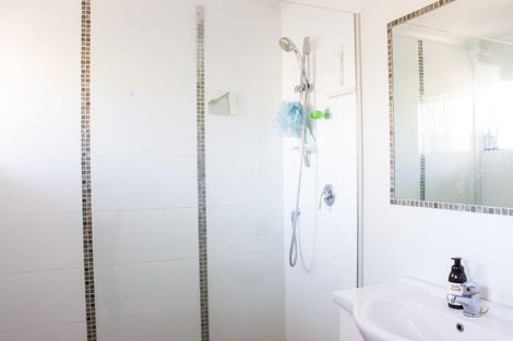 Photo of property in 2/49 Archers Road, Hillcrest, Auckland, 0629