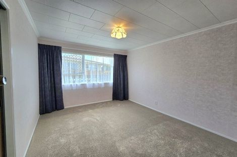 Photo of property in 4 Poplar Grove, Whalers Gate, New Plymouth, 4310