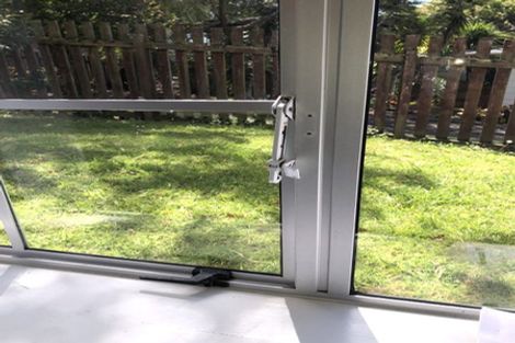 Photo of property in 2/39 Bayview Road, Bayview, Auckland, 0629