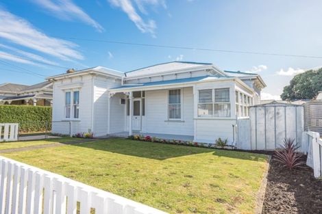 Photo of property in 16 Carlton Avenue, Gonville, Whanganui, 4501