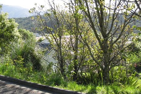 Photo of property in 88 Milton Terrace, Picton, 7220