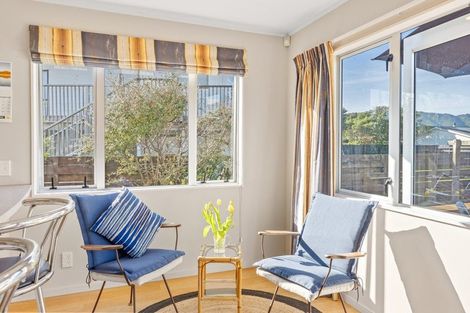 Photo of property in 114 Field Way, Waikanae Beach, Waikanae, 5036