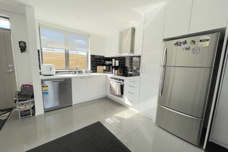 Photo of property in 10/15 Chivalry Road, Glenfield, Auckland, 0629