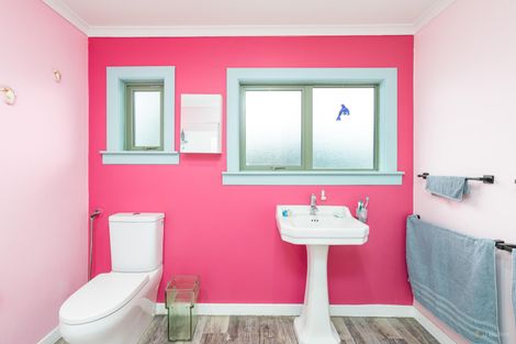 Photo of property in 92 Timaru Road, Waimate, 7924