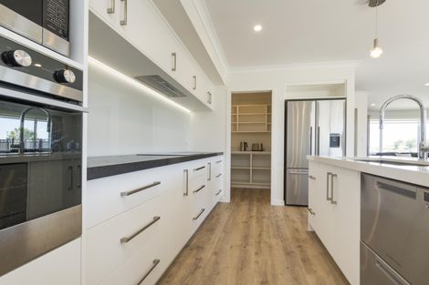 Photo of property in 2 Hydrangea Lane, Milson, Palmerston North, 4414