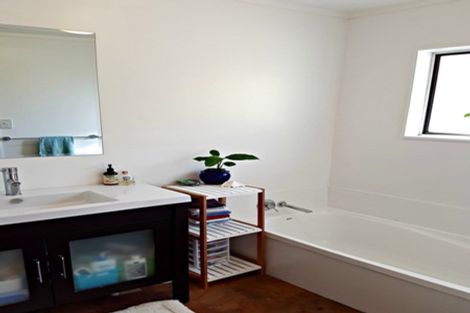 Photo of property in 2/43 Brigantine Drive, Beach Haven, Auckland, 0626