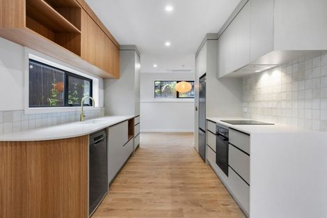 Photo of property in 28 Dawnhaven Drive, Te Atatu Peninsula, Auckland, 0610