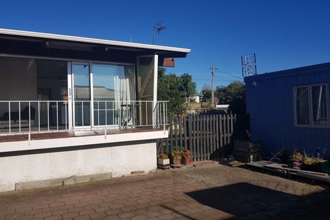 Photo of property in 2/112 Te Atatu Road, Te Atatu South, Auckland, 0610