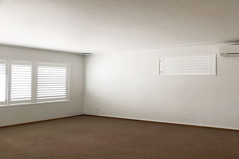 Photo of property in 8 Divich Avenue, Te Atatu South, Auckland, 0610