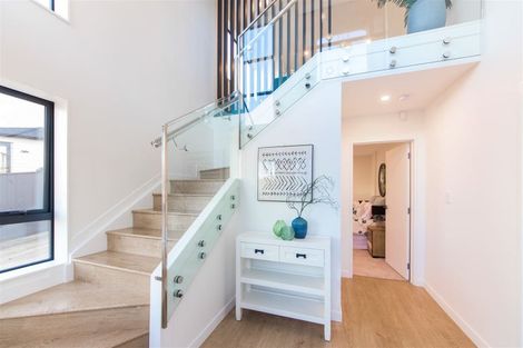 Photo of property in 7a Woodhouse Place, West Harbour, Auckland, 0618