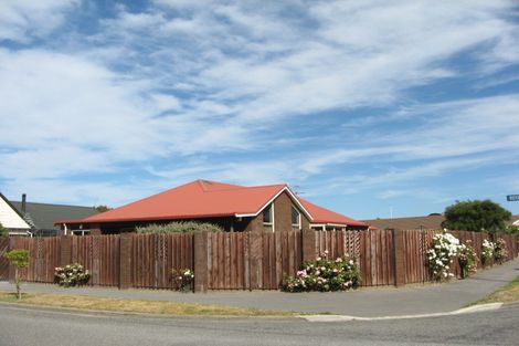 Photo of property in 150 Royal Park Drive, Parklands, Christchurch, 8083