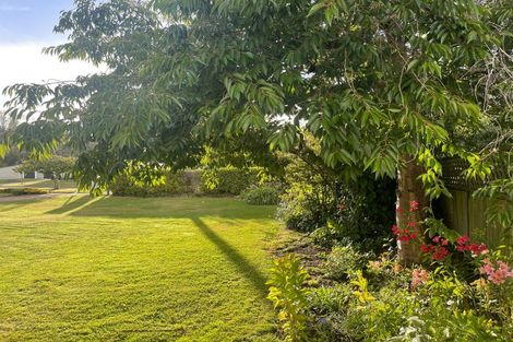 Photo of property in 20 Paraekaretu Street, Hunterville, 4730