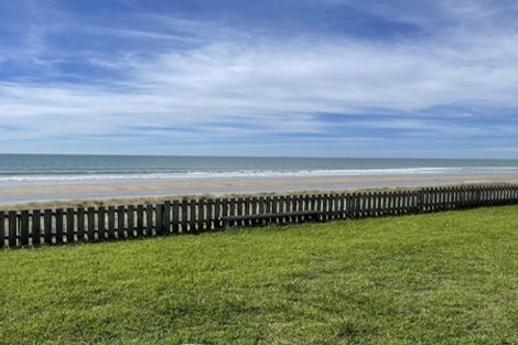Photo of property in 107 Karewa Parade, Papamoa Beach, Papamoa, 3118