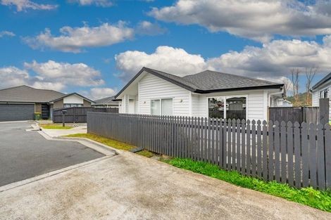 Photo of property in 16 Verdot Close, Kumeu, 0810