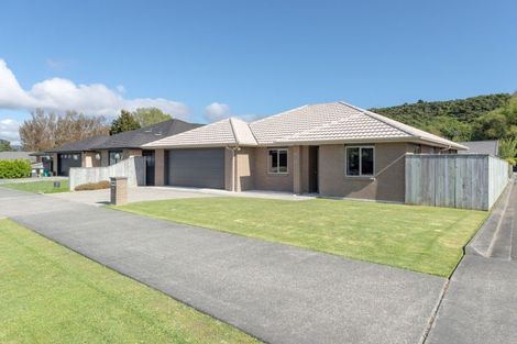 Photo of property in 10 Sunstone Crescent, Brown Owl, Upper Hutt, 5018