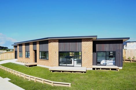 Photo of property in 2 Okoreka Road, Glenbrook, 2681