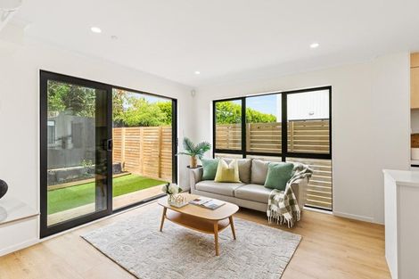 Photo of property in 6/113 Beach Road, Te Atatu Peninsula, 0610