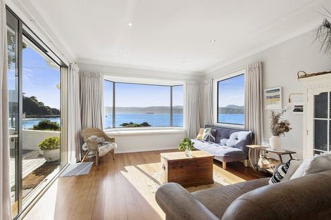 Photo of property in 493 Karaka Bay Road, Karaka Bays, Wellington, 6022